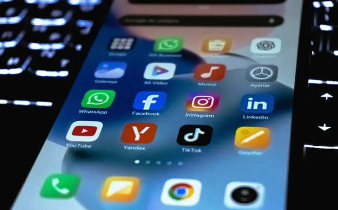 Social Networks Advantages and Disadvantages